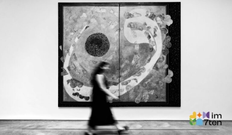 Museen gibt es im 7. Bezirk einige: Das MuseumsQuartier, das Bezirksmuseum Neubau, das Möbelmuseum Wien, das Leopold Museum, das ZOOM Kindermuseum und das WestLicht sind nur einige Beispiele.