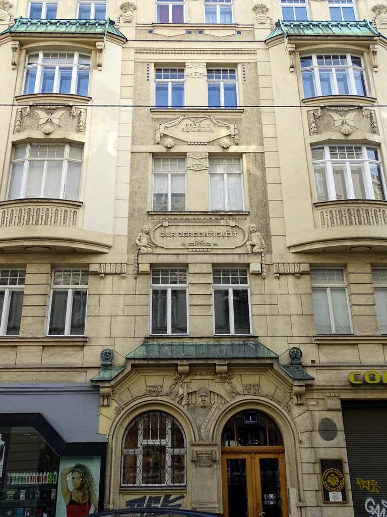 Das Haus in der Richtergasse 1 hat den Beinamen "Zur Gerechtigkeit".