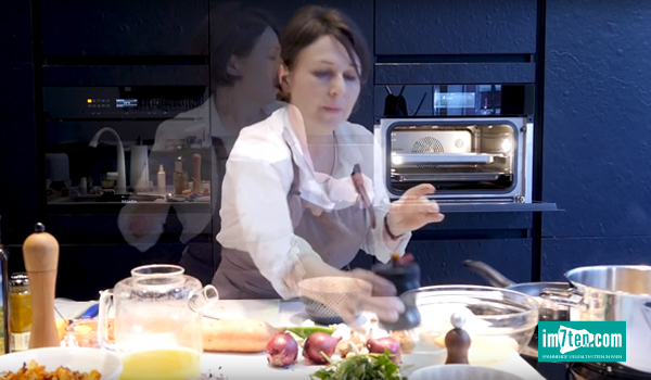 Christine Hesky beim Kochen