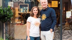Teresa und Peter Herzog sind das Vater-Tochter-Duo des Sonnentor-Geschäfts in der Neubaugasse 29, 1070 Wien