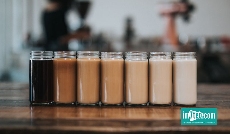 Kaffee im Glas verschiedene Abstufungen der Stärke