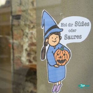 im7ten können Kinder an Halloween durch die Shops geistern und nach Süßem oder Saurem fragen.