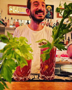 Auch der Barkeeper liebt seine Bloody Marys in der Rinkhy Bar.