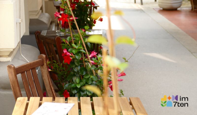 Gastgarten von froemmel's conditorei café catering. Foto: © Michaela Krauss-Boneau
