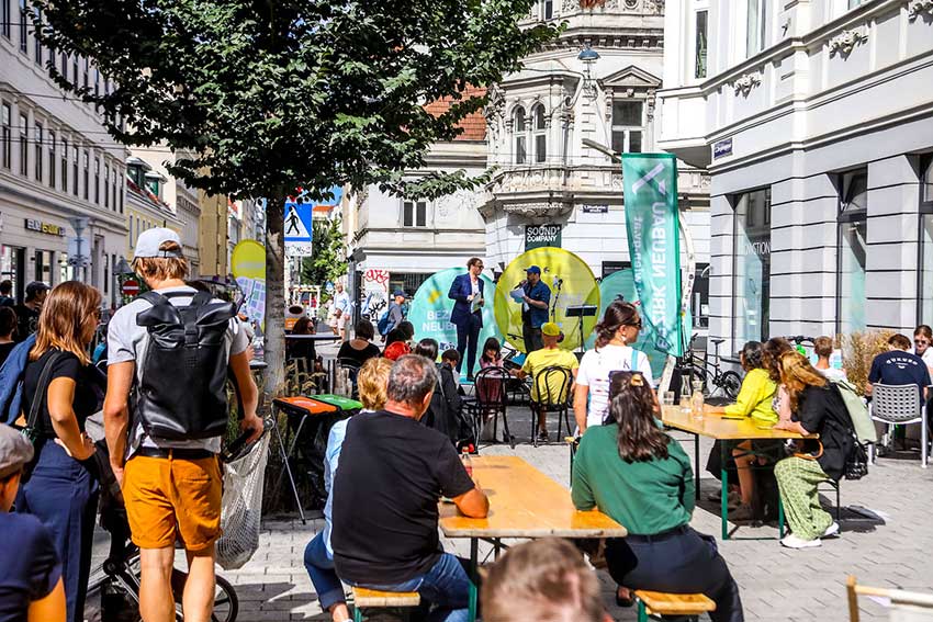 Bühnensicht bei der Literaturmeile in der Zieglergasse 1070 Wien