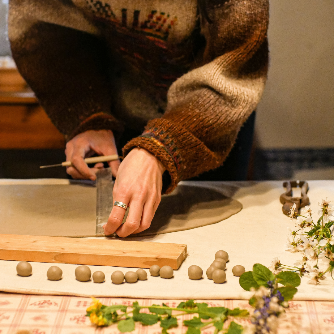 Die zauberhaften Keramikkreationen entstehen in der eigenen kleinen Werkstatt.Foto: ©NaturoTheke