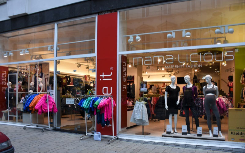 Besuche den Name It Store in der Neubaugasse 8, 1070 Wien, nur wenige Meter abseits der Mariahilfer Straße.