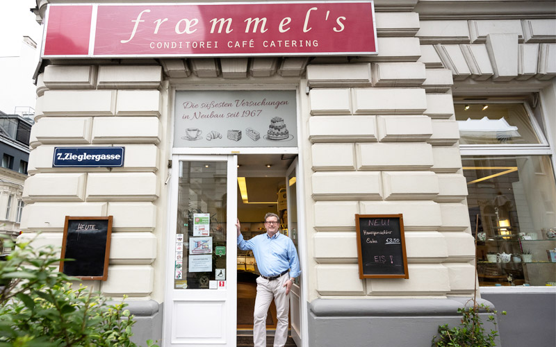 Die Café-Conditorei froemmel’s wird von Markus Frömmel in 2. Generation in der Zieglergasse 70, 1070 Wien, geführt und hat betreibt auch ein Catering.