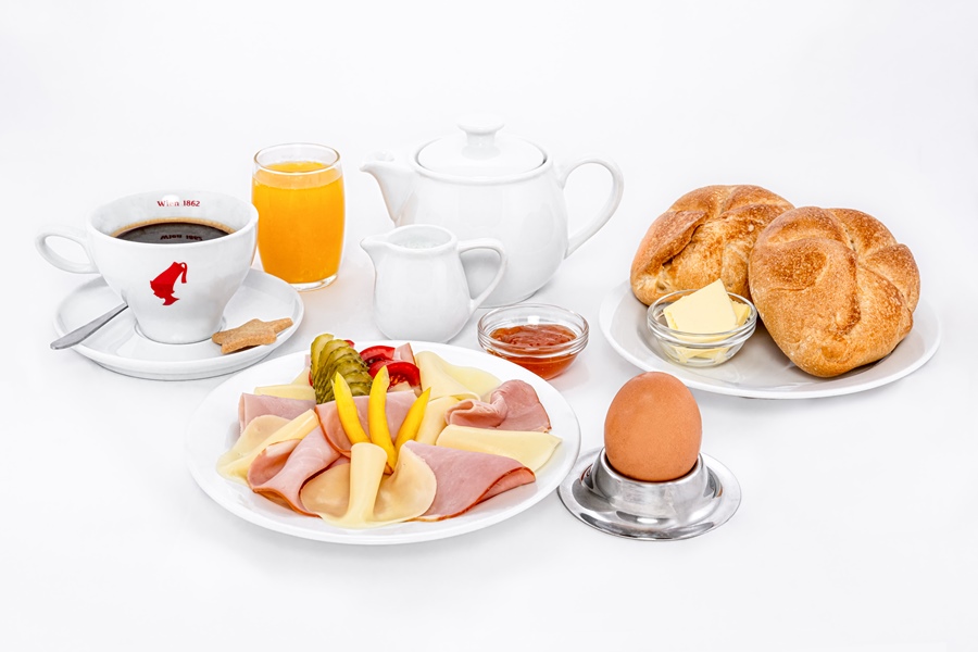 Das Wiener Frühstück in der Café Konditorei frömmel's schmeckt besonders gut.