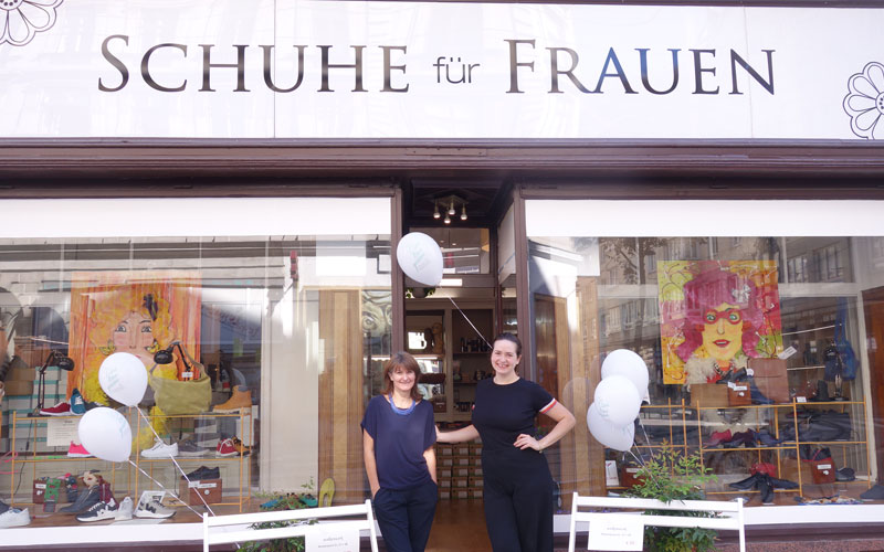 Bei Schuhe für Frauen in der Neubaugasse 44, 1070 Wien, findest du Freizeitschuhe und elegantes Schuhwerk sowie Handtaschen.