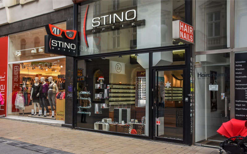 Besuche den Stino Optik Store in der Neubaugasse 6 in 1070 Wien für besondere Brillenfassungen.