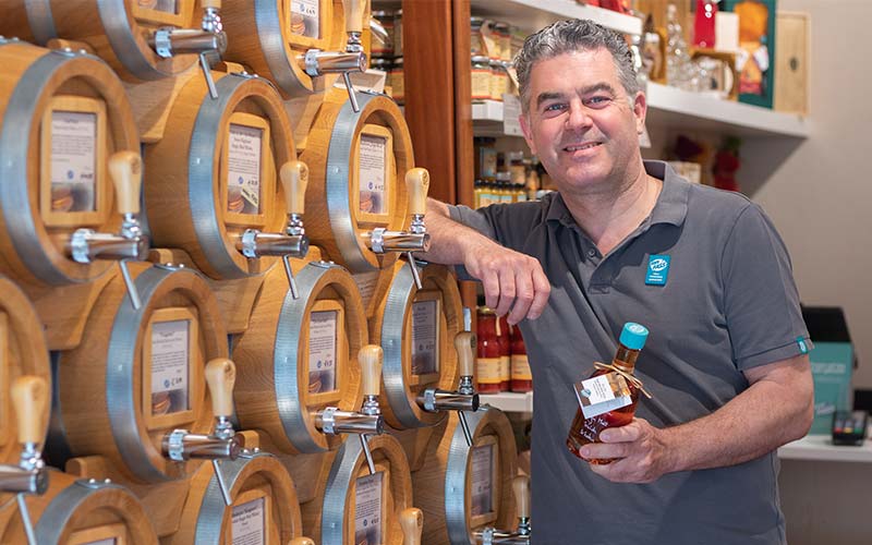 Mike Müllner führt vom FASS in der Siebensterngasse 46, 1070 Wien.