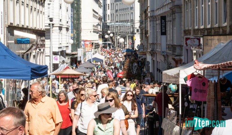Bunte Vögel von Neubau - Flaniermarkt in der Neubaugasse