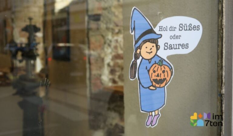 Happy zu Halloween - Die Mitmachaktion am Neubau. Holt euch Süßes oder Saures. © Stadtfein