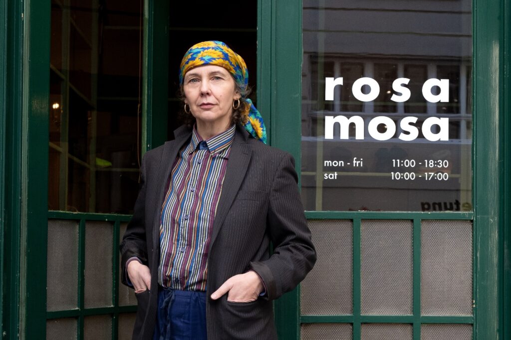 Simone Springer ist die Designerin hinter dem Schuhlabel Rosa Mosa. Foto: © Michaela Krauss-Boneau