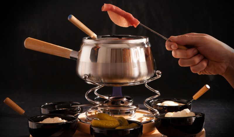Österreich isst zu Silvester gerne Fondue oder Raclette.