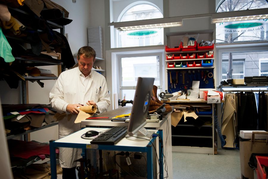 In der Wiener Werkstatt von Gerlinger Schuhe und Orthopädie werden Spezial- und Bequemschuhe gefertigt.