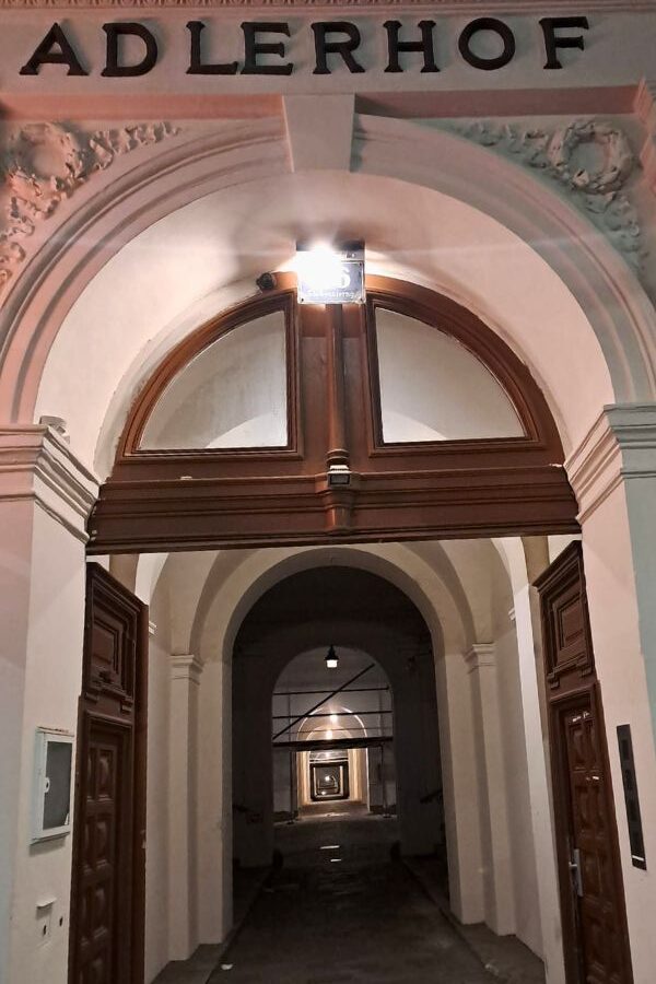 Der Adlerhof liegt versteckt im Herzen des Siebensternviertels. © Verena Lukanz