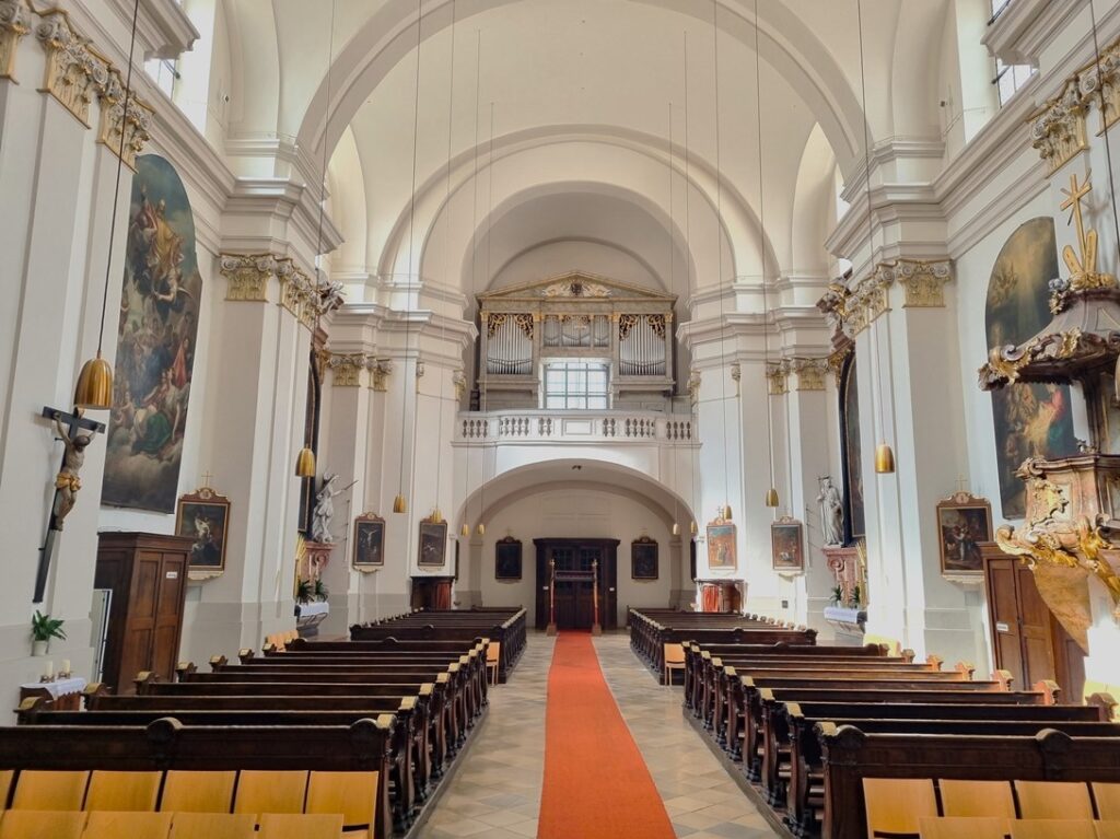 Innenraum der Ulrichskirche in Wien-Neubau. Foto: © Christian Scherl