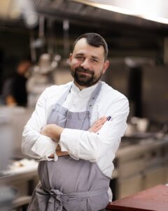 Denzi Neverov ist Chef de Cuisine im Handwerk Restaurant, © ARCOTEL Hotels