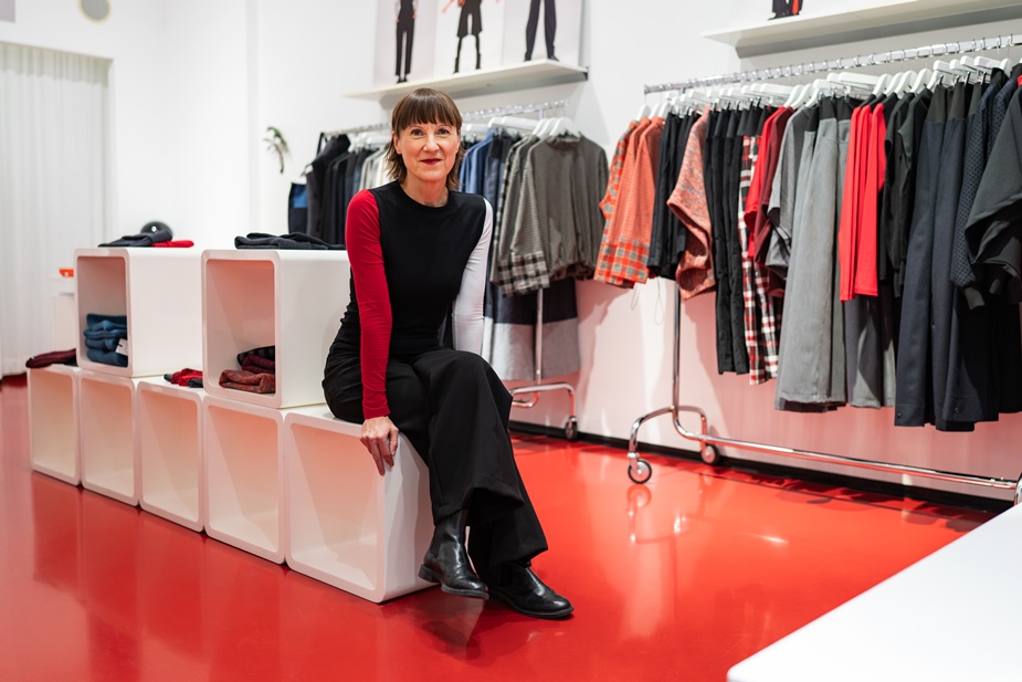 Ulrike Kogelmüller im ulliKo Shop in der Kirchengasse 7, 1070 Wien. Foto: Barbara Aichinger