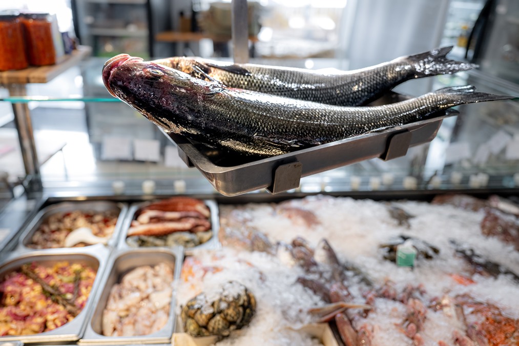 Fangfrischer Fisch aus der Adria bei Gastro Fisch Brac. Foto: © Michaela Krauss-Boneau
