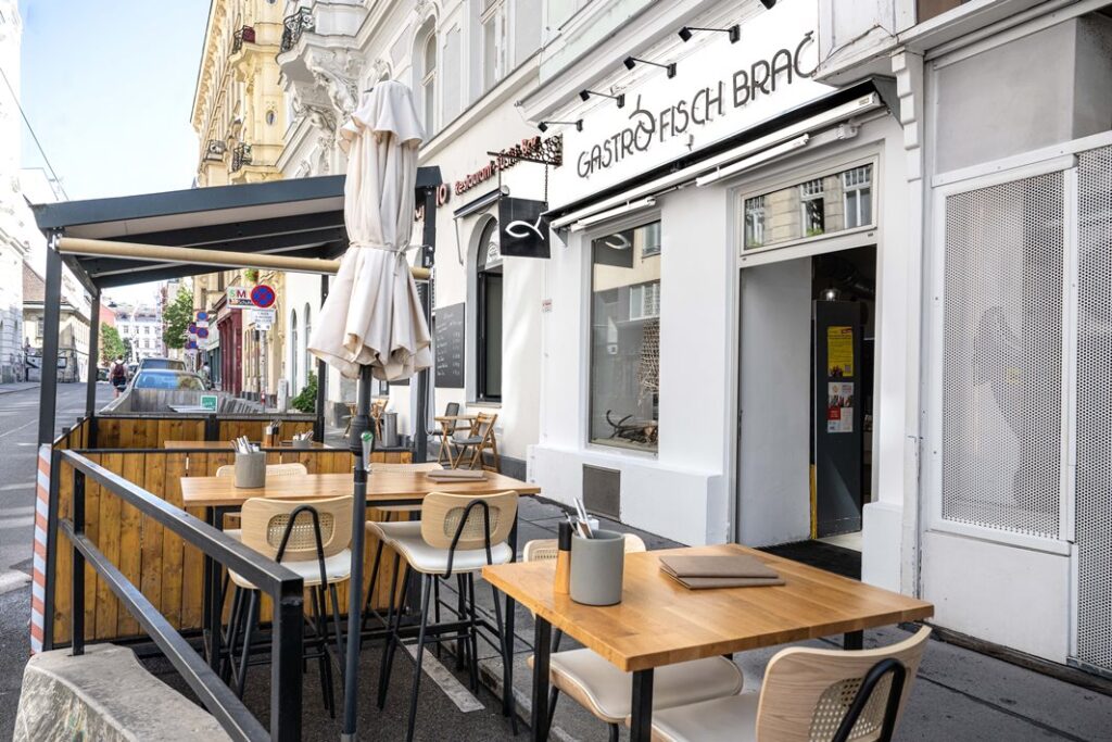 Gastgarten von Gastro Fisch Brac. Foto: © Michaela Krauss-Boneau