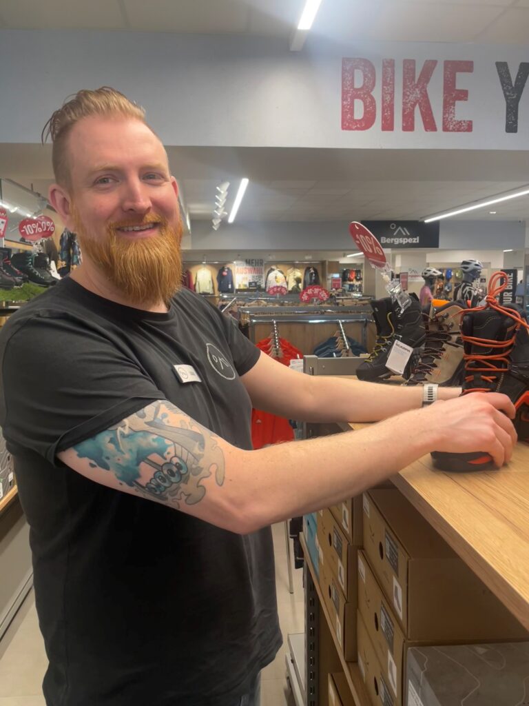 Lukas Windischhofer ist Standortleiter von Bergspezl in der Stiftgasse 5-7 im 7. Bezirk in Wien.