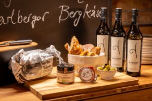 Im ABGANG Wine Club kann man auch kulinarisch genießen.