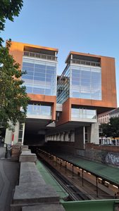 Die Hauptbücherei am Gürtel verbindet Architektur, Stadtraum und Wissen zu einem offenen Kulturort. © Verena Lukanz