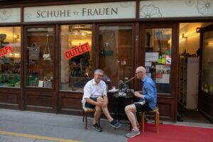 Hier konnte man Taschner Alexander beim Personalisieren von Armbändern und Schlüsselanhängern über die Schulter schauen. © Fernanda Nigro