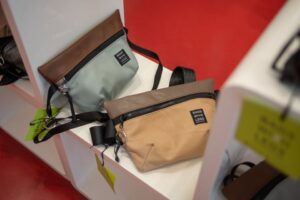 Bags with Legs Pop-up bei ulliKo. © Fernanda Nigro