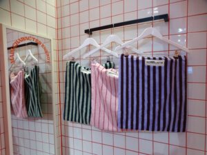 Die Frottee-Stofftaschen gibt es bei Kitsch Bitch im KBS Corner Store in der Neubaugasse 46, 1070 Wien. Foto: Veronika Fischer
