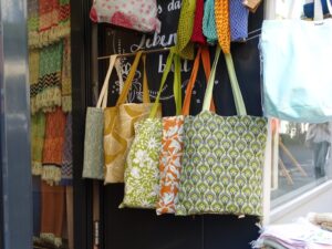 Stofftaschen aus nachhaltiger Fertigung gibt es bei mamabulè in der Neubaugasse 45, 1070 Wien. Foto: Veronika Fischer