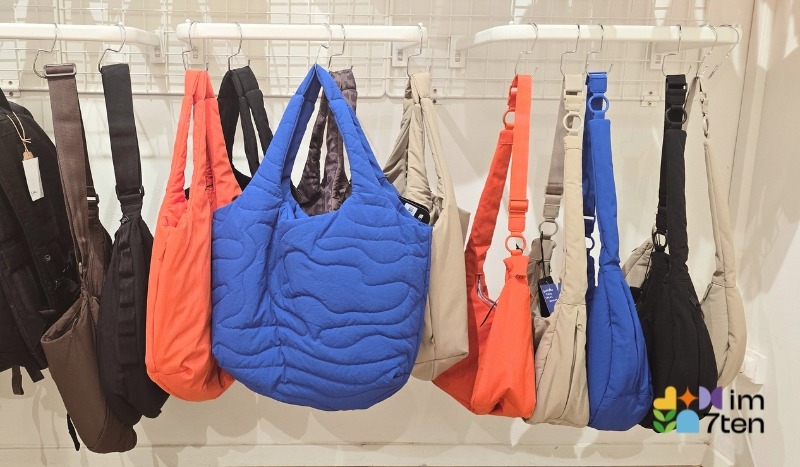 Wer auf stylishe Taschen steht, muss bei WIER im Hof vorbeischauen. Foto: Veronika Fischer